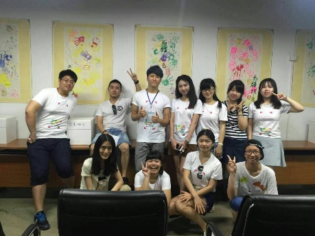 圖說：亞洲大學的陳郭益言老師和楊璿羽同學參與的A組團隊。