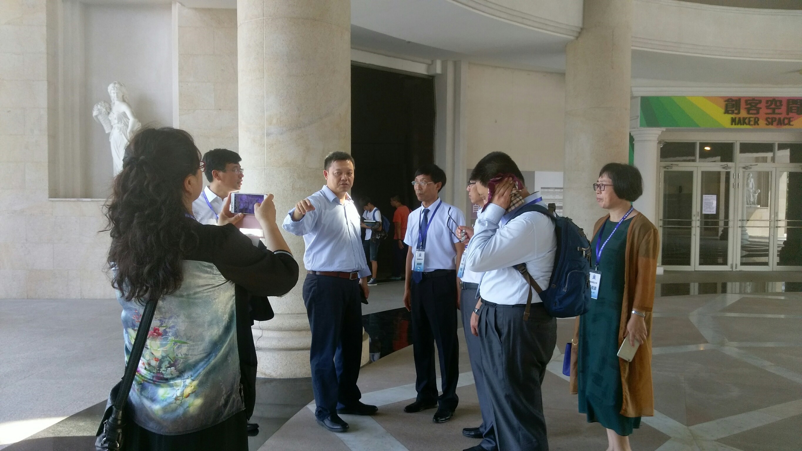 圖說:由亞洲大學 兩岸教育交流處陳朝鍵處長(左3)帶領吉林師範大學師長參觀校園